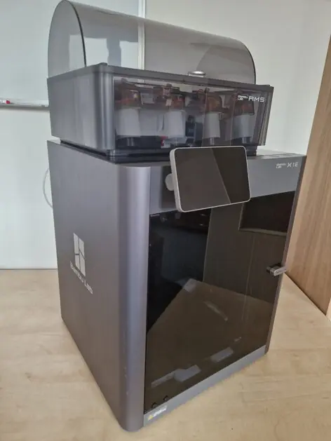 Vrácení Zdarma Bambu Lab X1E s AMS - profesionální 3D tiskárna - bazar, použitá